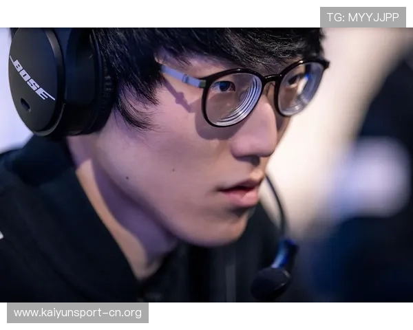 英雄联盟选手怒摔毛巾被换下 主帅回应引发热议太真实